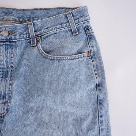 Vintage '90s Levi's 550 Relax Fit Light Wash 100% Cotton 36X34 Button Code 748 - Picture 7 of 16
